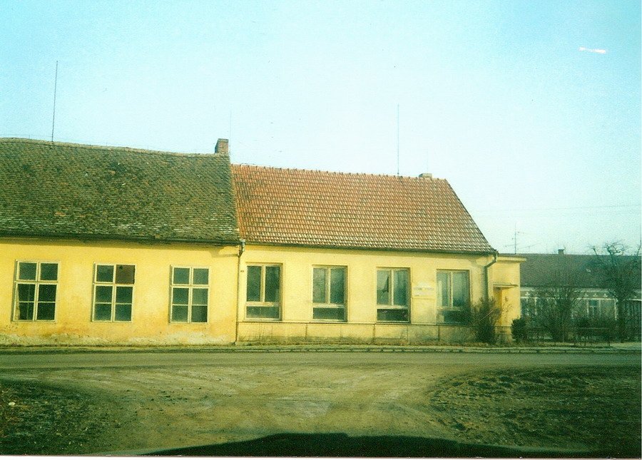 Bývalá obecní škola.