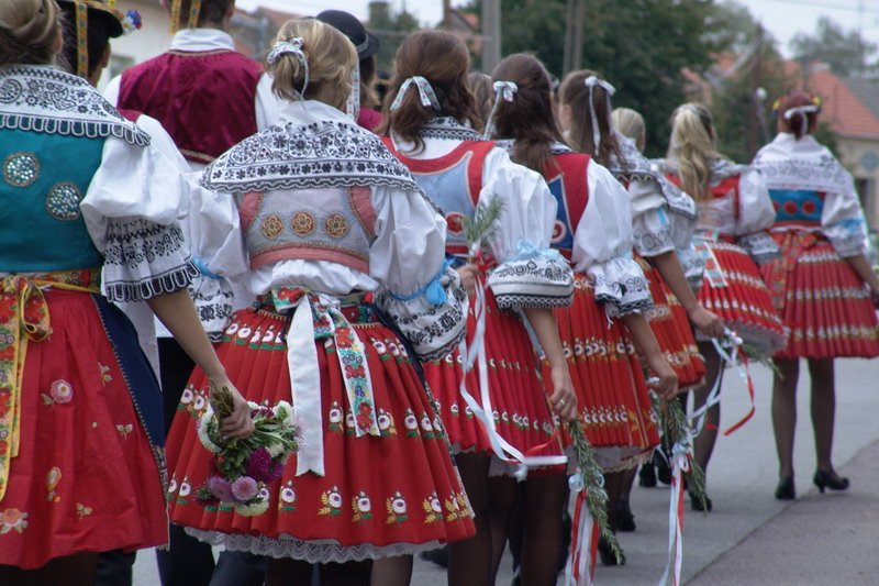 V roce 2008 byla obnovena hodová tradice v Senoradech: