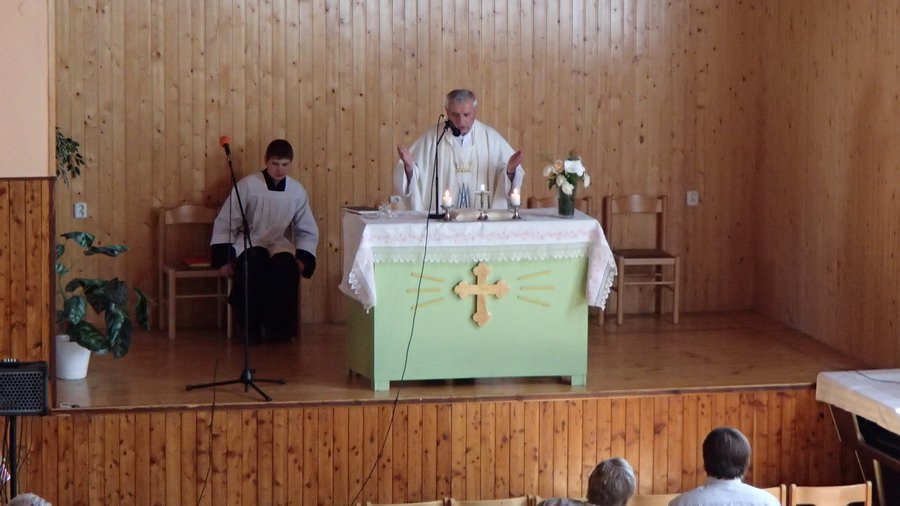 V 11 hodin byla pouť zahájena mší svatou, kterou sloužil otec Josef Požár.