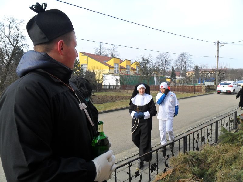 Jak ukazuje tento snímek důvěra v naše zdravotnictví není vždy až tak skálopevná aneb "První pomoc nebo poslední pomazání"