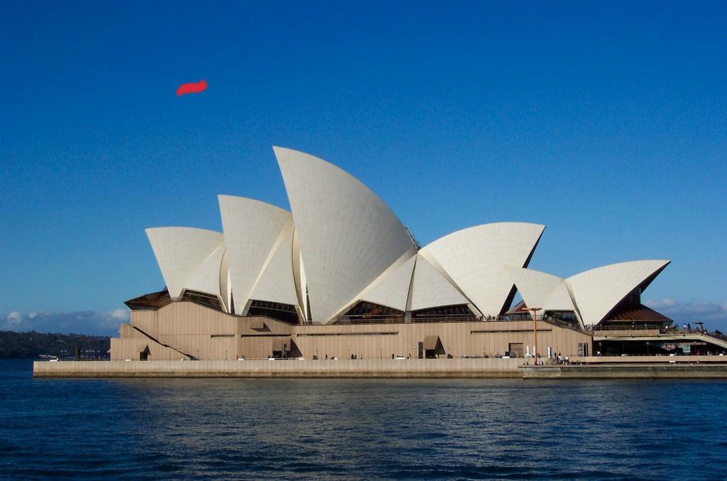 Zkušební let? ...Austrálie, budova Opery v Sydney.. regionální list The Standard v článku "New eco-travel" fandí vládě v pokusech<br />
o ekologické cestování... jak hluboce se mýlí :-))