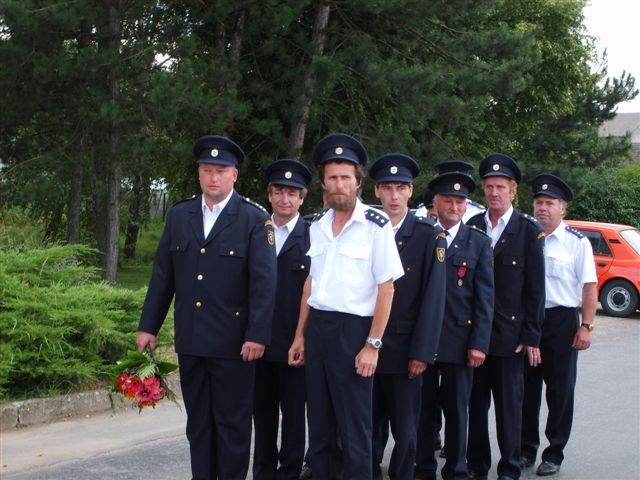 Odpoledne prošel průvod k pomníku obětem první světové války a k pamětní desce F. Lemberka.