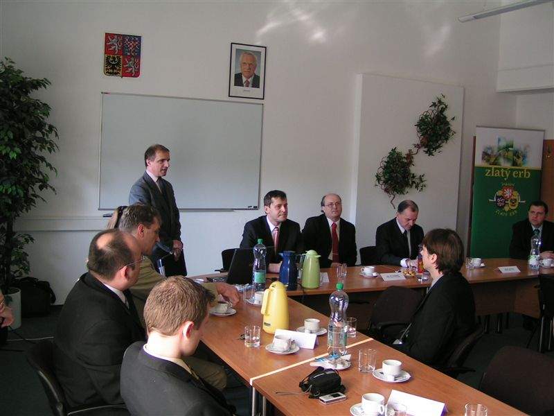 Ceremoniál začal v 9.30, zahájen byl úvodním projevem: Ceremoniál začal v 9.30, zahájen byl úvodním projevem: