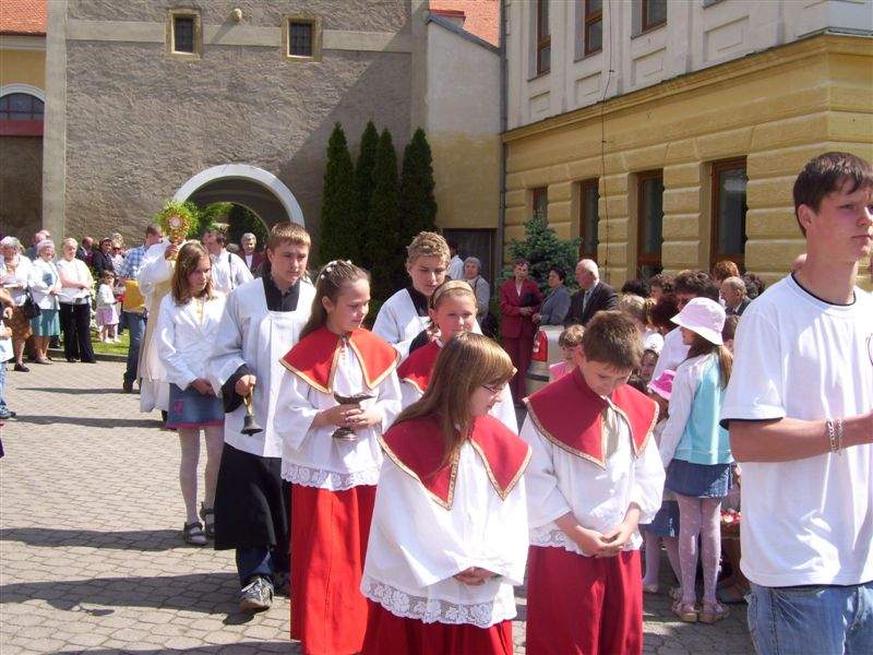 Průvod vyšel z farního kostela Všech Svatých: