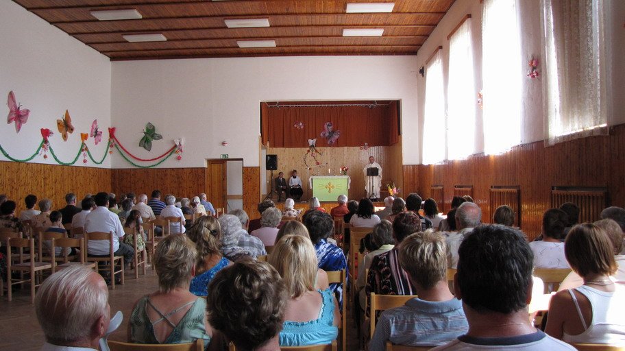 Mše svatá začla v 11.00. Mše svatá začla v 11.00.