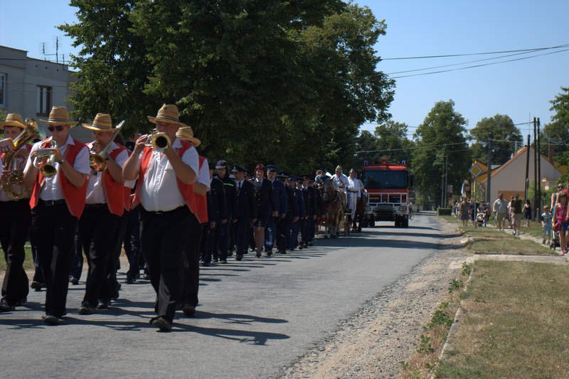 Cesta pokračuje dál směrem k hřišti kde byl podle plánu hlavní program