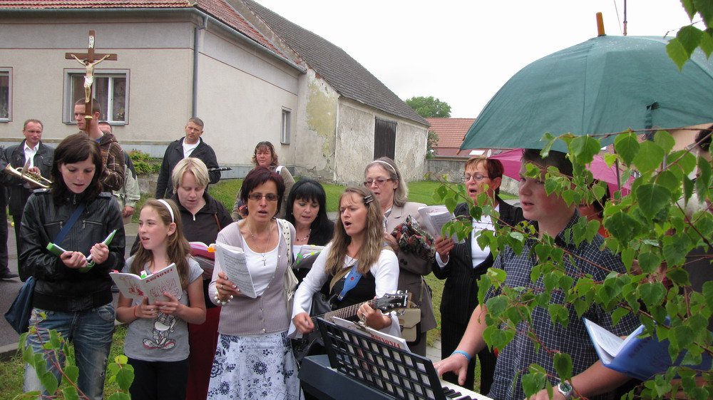 Schola Mohelno zajistila zpěv a hudbu: