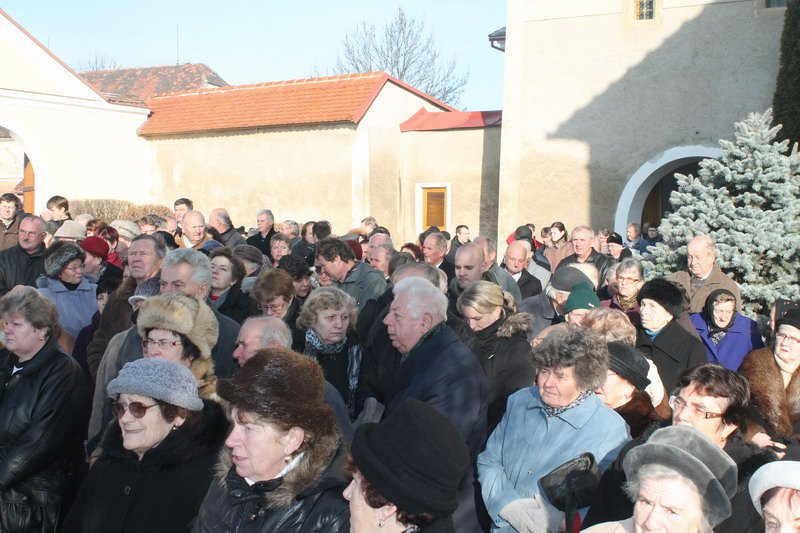 Farníci se naposledy loučí s otcem Janem: