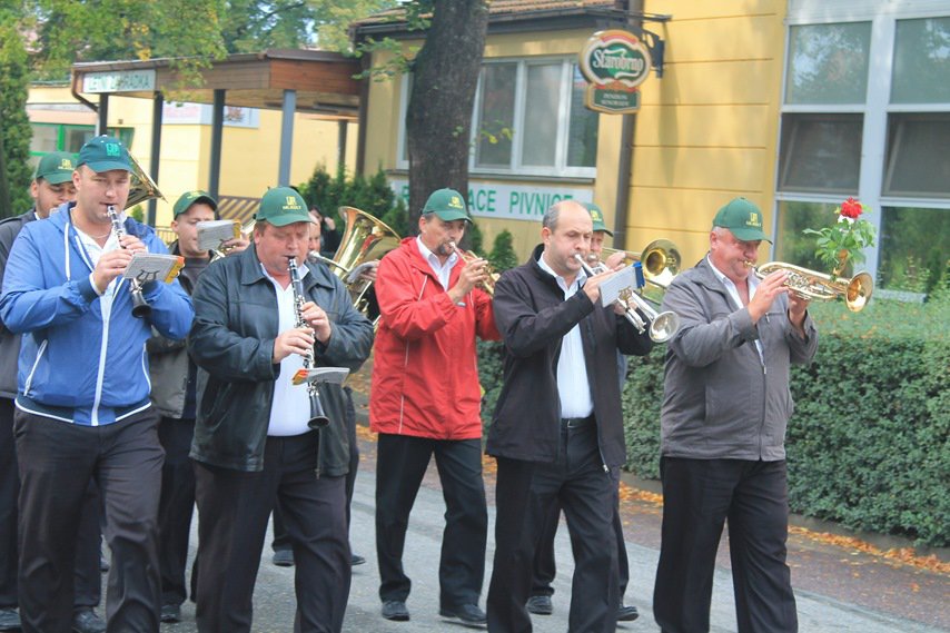 Jak je již na senoradských hodech zvykem, hrála dechová kapela Skaláci: