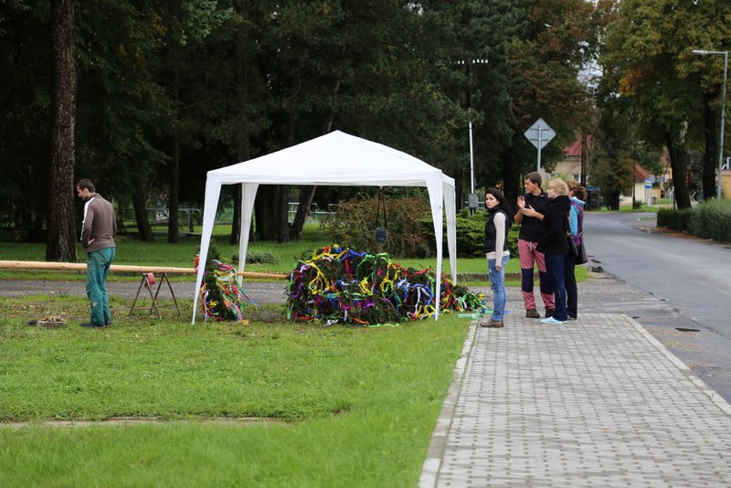 Vše nazdobeno a nachystáno k postavení