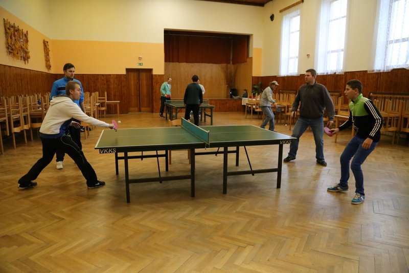 Po vzájemných zápasech jednotlivců pokračoval turnaj ve čtyřhře