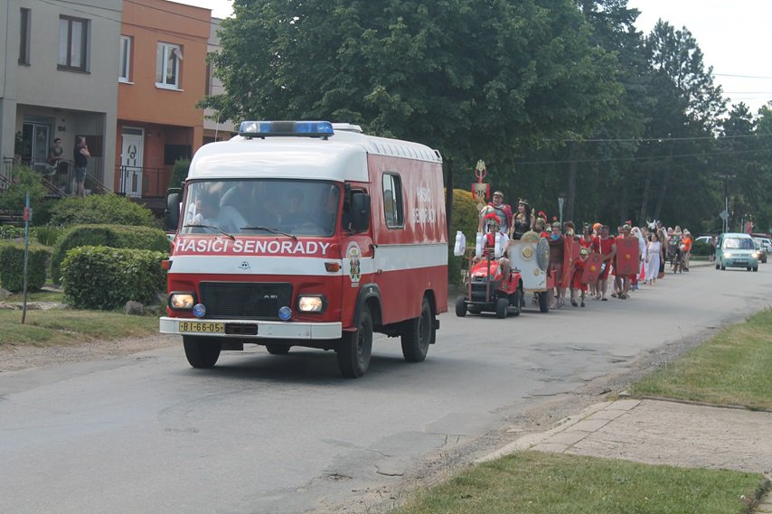 Dětský den byl zahájen velkolepým průvodem.