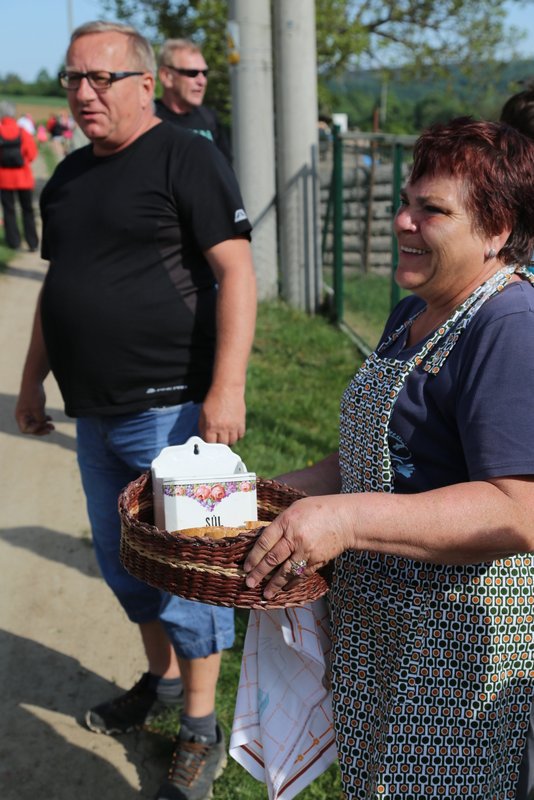 Uvítání chlebem a solí, posilnění na cestu