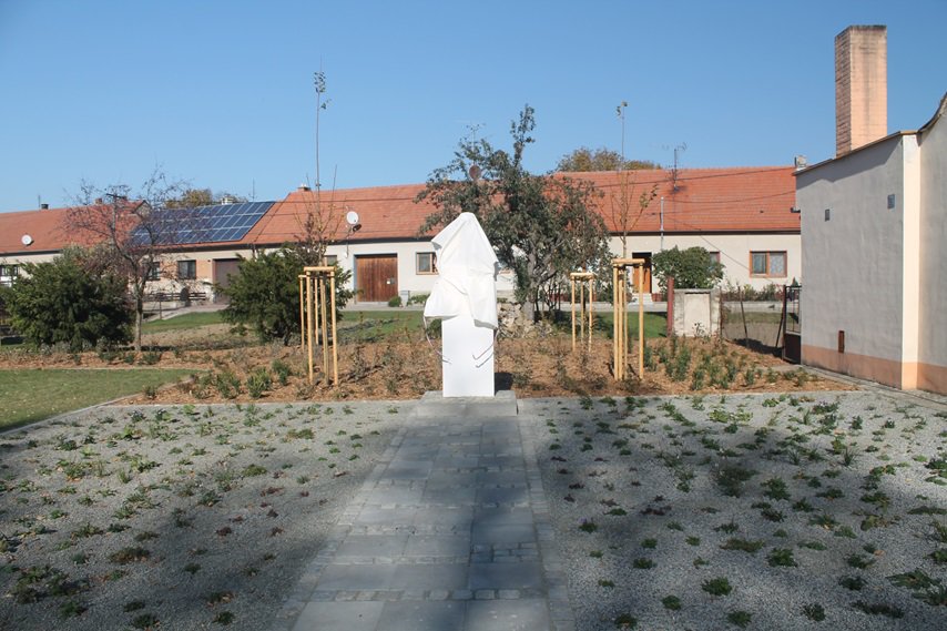 Pro památník T.G.M. byl v Senoradech vedle požární zbrojnice vybudován nový park.