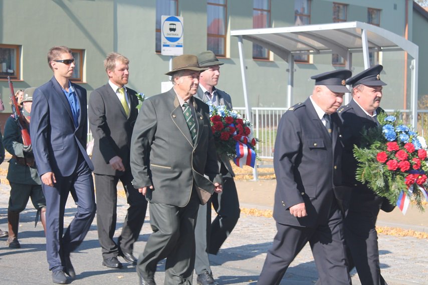 Zástupci sboru dobrovolných hasičů, zástupci mysliveckého sdružení a zástupci TJ Sokol Senorady.